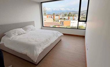 Venta casa por estrenar con hermosa vista en la Viña Alta Tumbaco