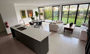 Venta casa por estrenar con hermosa vista en la Viña Alta Tumbaco