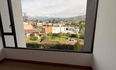 Venta casa por estrenar con hermosa vista en la Viña Alta Tumbaco