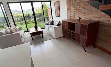 Venta casa por estrenar con hermosa vista en la Viña Alta Tumbaco