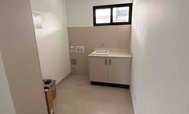 Venta casa por estrenar con hermosa vista en la Viña Alta Tumbaco