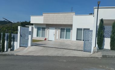 Vendo  casa campestre dentro de conjunto cerrado en el sector de Palestina Caldas