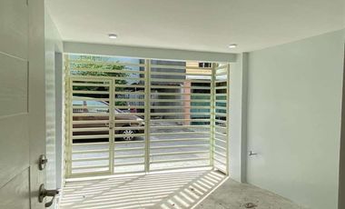 NEWLY RENOVATED HOUSE AND LOT IN CAMELLA BACOOR CAVITE