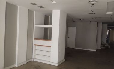 ALQUILER LOCAL ,CON OFICINAS ,A METROS DE LA PLAZA SAN MARTIN