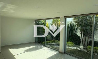 SE RENTA CASA EN FRACCIONAMIENTO EN LOMAS DE ANGELOPOLIS 2 CON ROOF