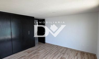 SE RENTA CASA EN FRACCIONAMIENTO EN LOMAS DE ANGELOPOLIS 2 CON ROOF