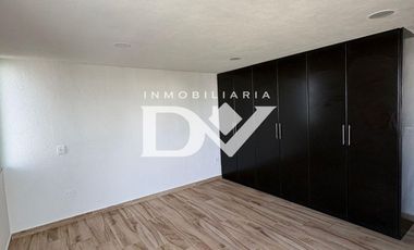 SE RENTA CASA EN FRACCIONAMIENTO EN LOMAS DE ANGELOPOLIS 2 CON ROOF