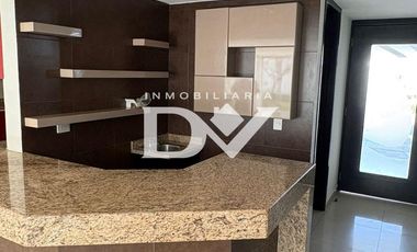 SE RENTA CASA EN FRACCIONAMIENTO EN LOMAS DE ANGELOPOLIS 2 CON ROOF