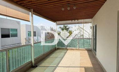 SE RENTA CASA EN FRACCIONAMIENTO EN LOMAS DE ANGELOPOLIS 2 CON ROOF
