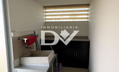 SE RENTA CASA EN FRACCIONAMIENTO EN LOMAS DE ANGELOPOLIS 2 CON ROOF