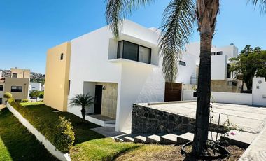 CASA RENTA EN CUMBRES DE LAGO JURIQUILLA CONDOMINIO CON ALBERCA