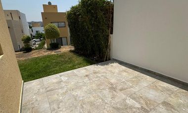 CASA RENTA EN CUMBRES DE LAGO JURIQUILLA CONDOMINIO CON ALBERCA