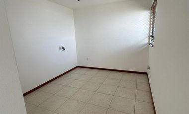 CASA RENTA EN CUMBRES DE LAGO JURIQUILLA CONDOMINIO CON ALBERCA