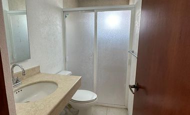 CASA RENTA EN CUMBRES DE LAGO JURIQUILLA CONDOMINIO CON ALBERCA