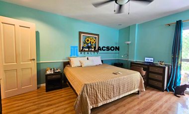 🌟 Stunning 4-Bedroom Home in Valencia – Ready to Move In! 🌟
