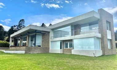 VENDO ESPECTACULAR CASA YERBABONITA-YERBABUENA
