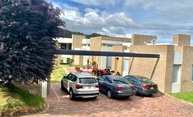 VENDO ESPECTACULAR CASA YERBABONITA-YERBABUENA