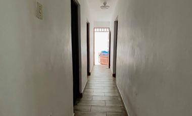 Venta De Hermosa Casa De 3 Pisos Ubicada En La Mejor Zona Del Rimac, En La Av La Capilla.