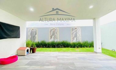 Lujosa Residencia en Venta Puerta Las Lomas Zona Andares Zapopan