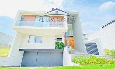 Lujosa Residencia en Venta Puerta Las Lomas Zona Andares Zapopan