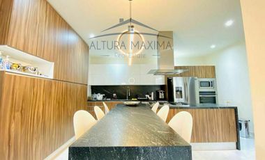 Lujosa Residencia en Venta Puerta Las Lomas Zona Andares Zapopan