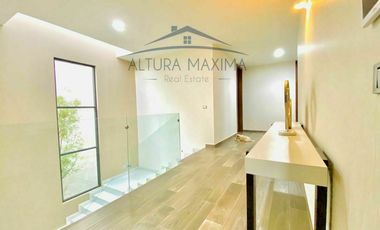 Lujosa Residencia en Venta Puerta Las Lomas Zona Andares Zapopan