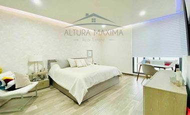 Lujosa Residencia en Venta Puerta Las Lomas Zona Andares Zapopan