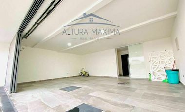 Lujosa Residencia en Venta Puerta Las Lomas Zona Andares Zapopan