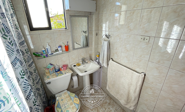 VENDE HERMOSA CASA DOS. PISOS EN LA FLORIDA