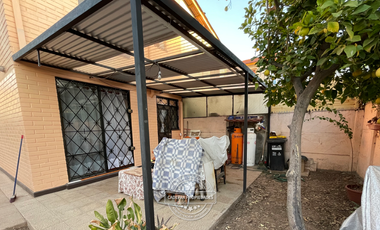 VENDE HERMOSA CASA DOS. PISOS EN LA FLORIDA