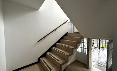 VENDO CASA COMERCIAL  REMODELADA EN LOS ALCAZARES