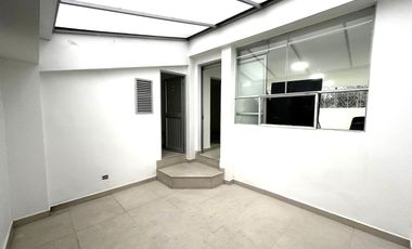 VENDO CASA COMERCIAL  REMODELADA EN LOS ALCAZARES