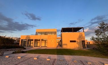 Casa Cala, Nueva de Autor en Zaru., El Marqués Querétaro. CONVIERTE ESTA CASA EN TU PROYECTO DE VIDA.