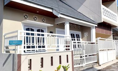 Rumah 2 Lantai Bonus Furniture dekat Jalan Raya Tajem