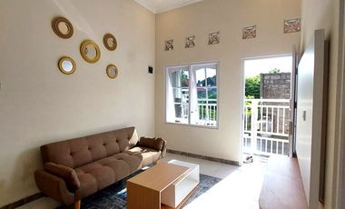 Rumah 2 Lantai Bonus Furniture dekat Jalan Raya Tajem