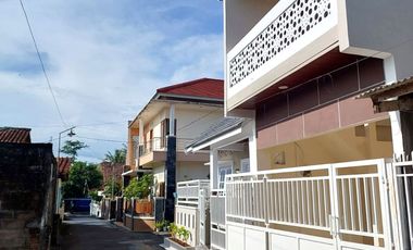 Rumah 2 Lantai Bonus Furniture dekat Jalan Raya Tajem