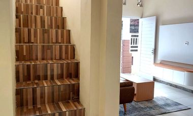 Rumah 2 Lantai Bonus Furniture dekat Jalan Raya Tajem