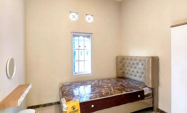 Rumah 2 Lantai Bonus Furniture dekat Jalan Raya Tajem