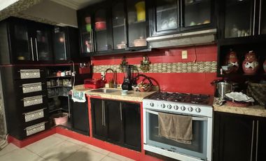 Venta de casa en Lomas del Mar, sobre avenida a 5 minutos de plaza Américas.