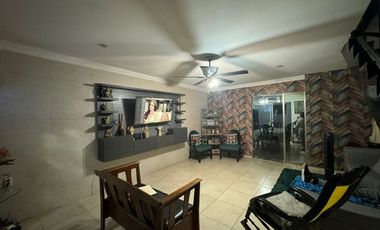 Venta de casa en Lomas del Mar, sobre avenida a 5 minutos de plaza Américas.