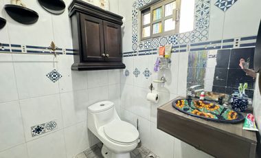 Venta de casa en Lomas del Mar, sobre avenida a 5 minutos de plaza Américas.