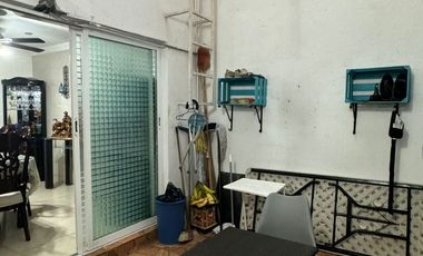 Venta de casa en Lomas del Mar, sobre avenida a 5 minutos de plaza Américas.