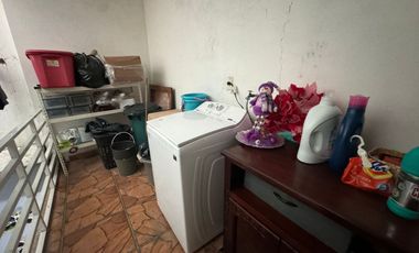 Venta de casa en Lomas del Mar, sobre avenida a 5 minutos de plaza Américas.