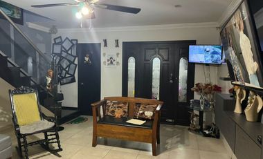Venta de casa en Lomas del Mar, sobre avenida a 5 minutos de plaza Américas.