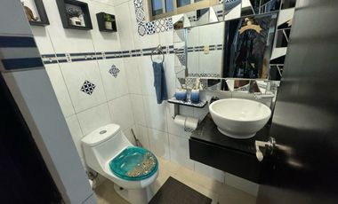 Venta de casa en Lomas del Mar, sobre avenida a 5 minutos de plaza Américas.