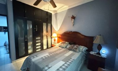 Venta de casa en Lomas del Mar, sobre avenida a 5 minutos de plaza Américas.