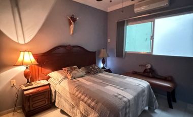 Venta de casa en Lomas del Mar, sobre avenida a 5 minutos de plaza Américas.