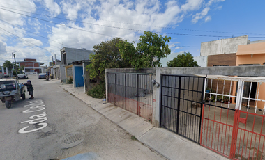 Casa en calle Cerrada Ceibal, Azul Bonampak, Cancún, Benito Juárez, Quintana Roo, México ¡NO CRÉDITOS!