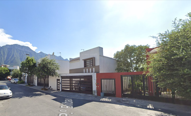 CASA EN VENTA EN CUMBRES MADEIRA, MONTERREY, NUEVO LEON