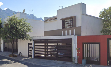 CASA EN VENTA EN CUMBRES MADEIRA, MONTERREY, NUEVO LEON